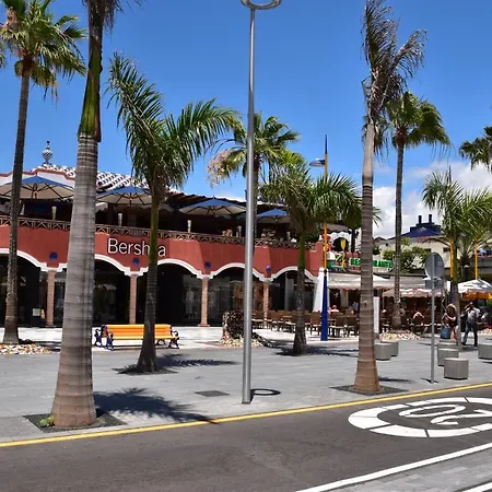 Parque Santiago 3, No 1 * Arona (Tenerife)