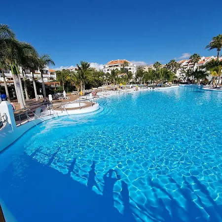 Parque Santiago 3, No 1 * Arona (Tenerife)