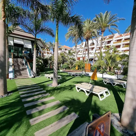 Parque Santiago 3, No 1 * Arona (Tenerife)